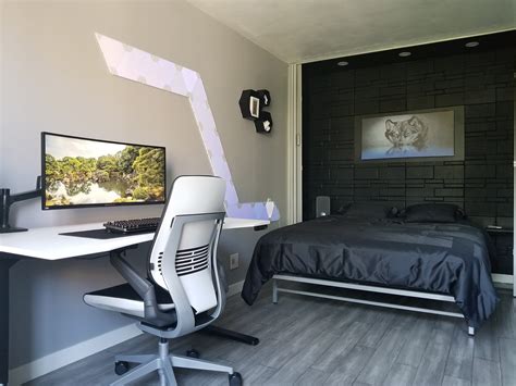 computer in bedroom or living room